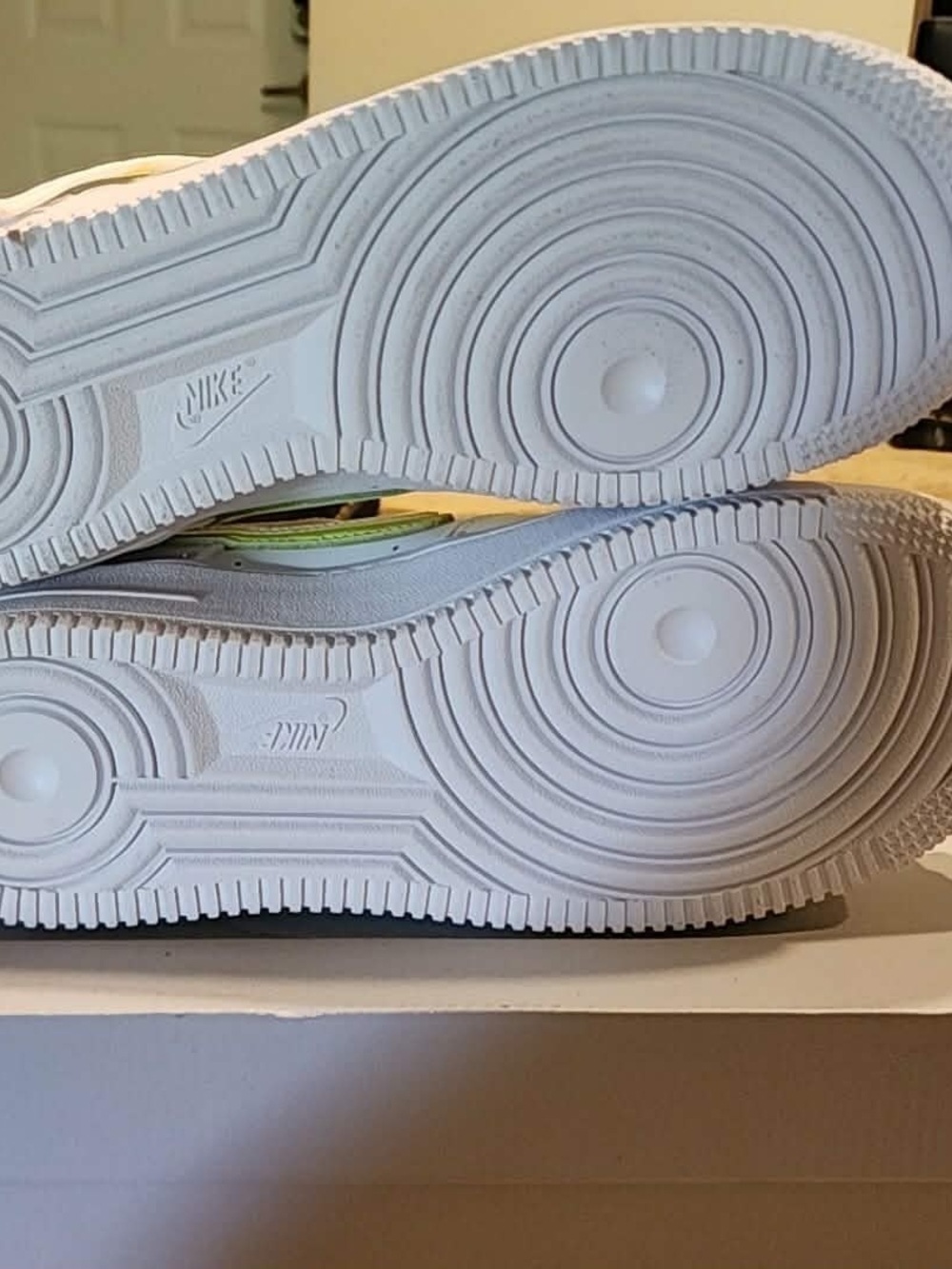 Nike Air Force 1 - Picture 3 of 5